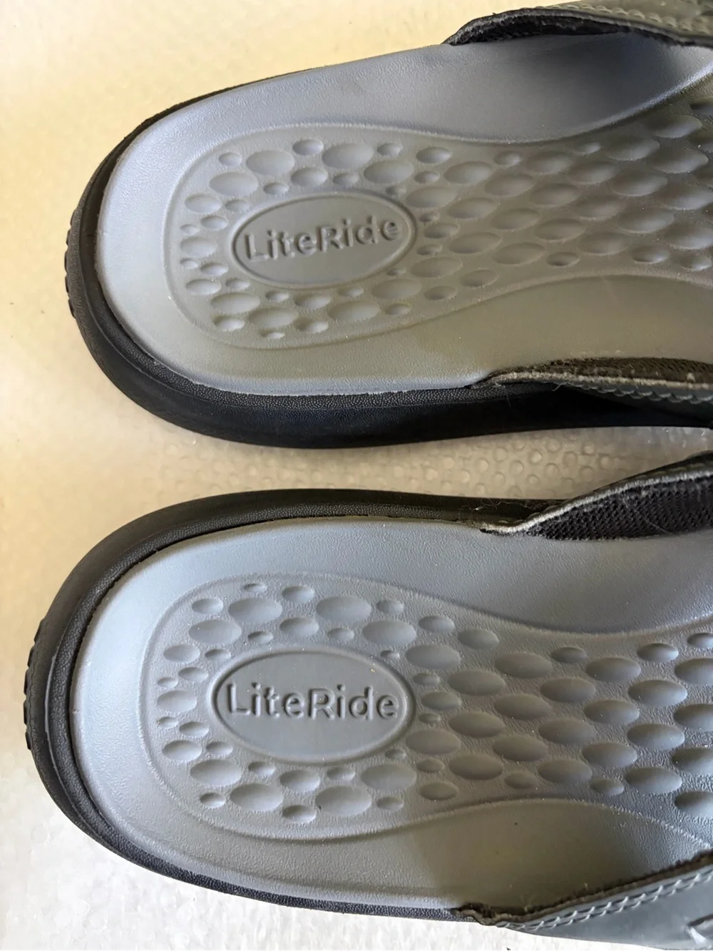 CROCS Men's Gray Flip-Flop‎ Sandals Sz 8